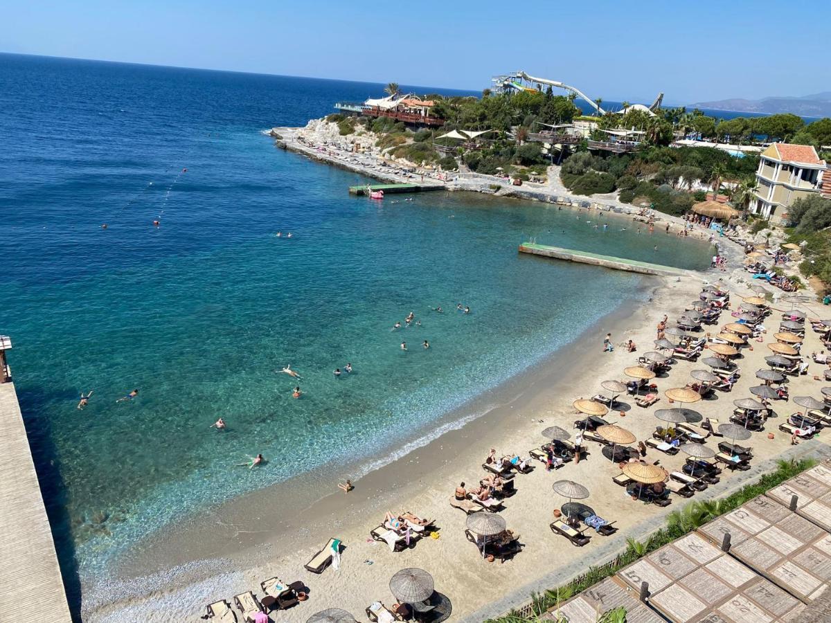 Pine Bay Holiday Resort Kusadası Exterior foto The beach of Nikiti