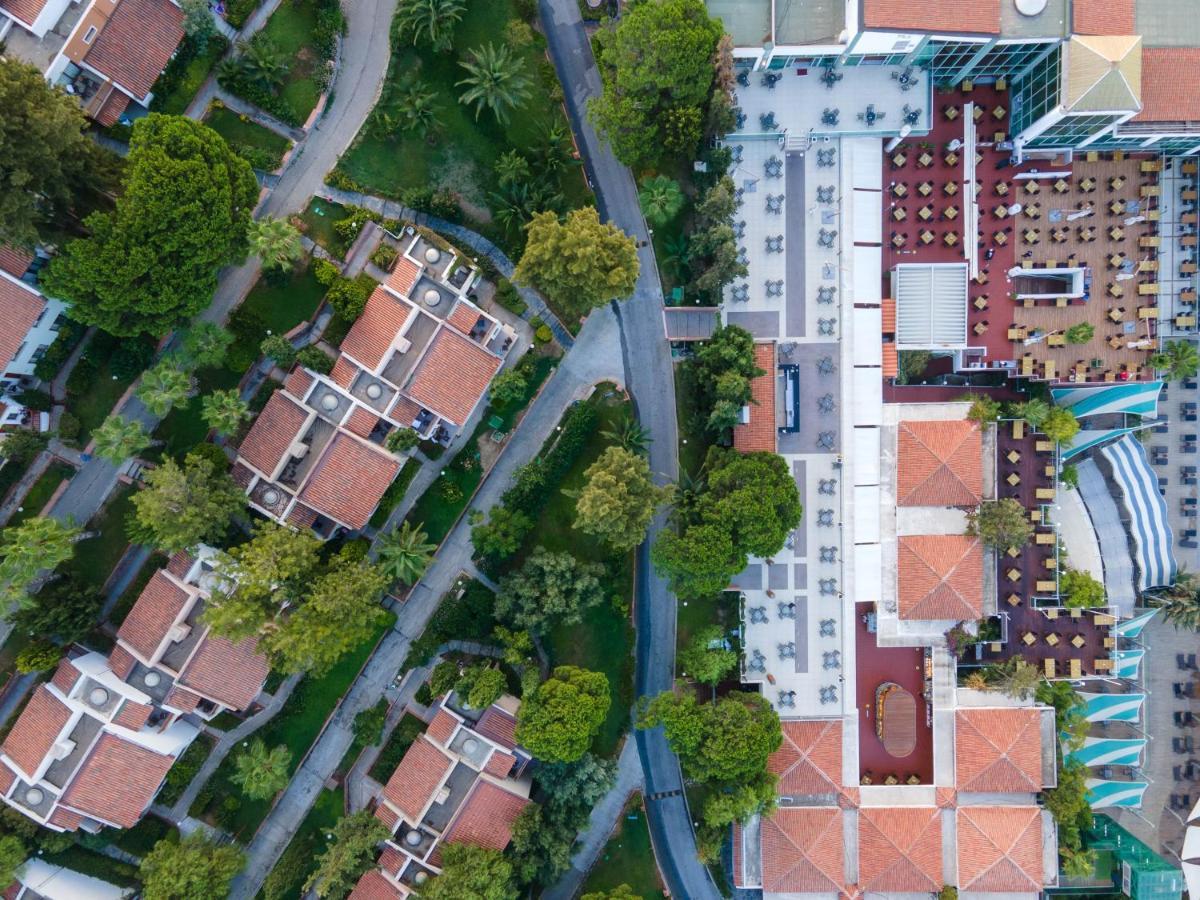 Pine Bay Holiday Resort Kusadası Exterior foto Aerial view of the resort