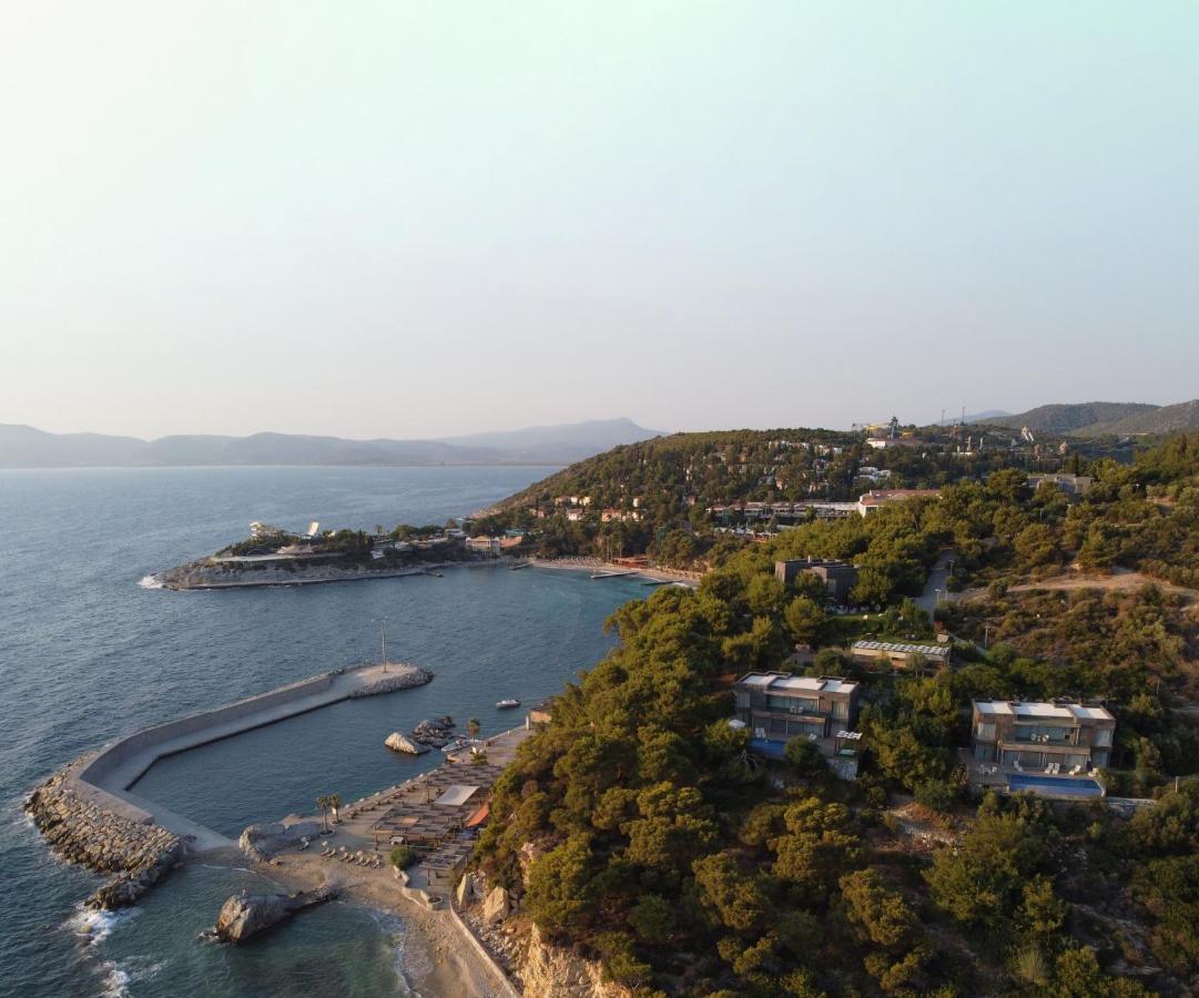 Pine Bay Holiday Resort Kusadası Exterior foto View of the coast of the island of Hydra