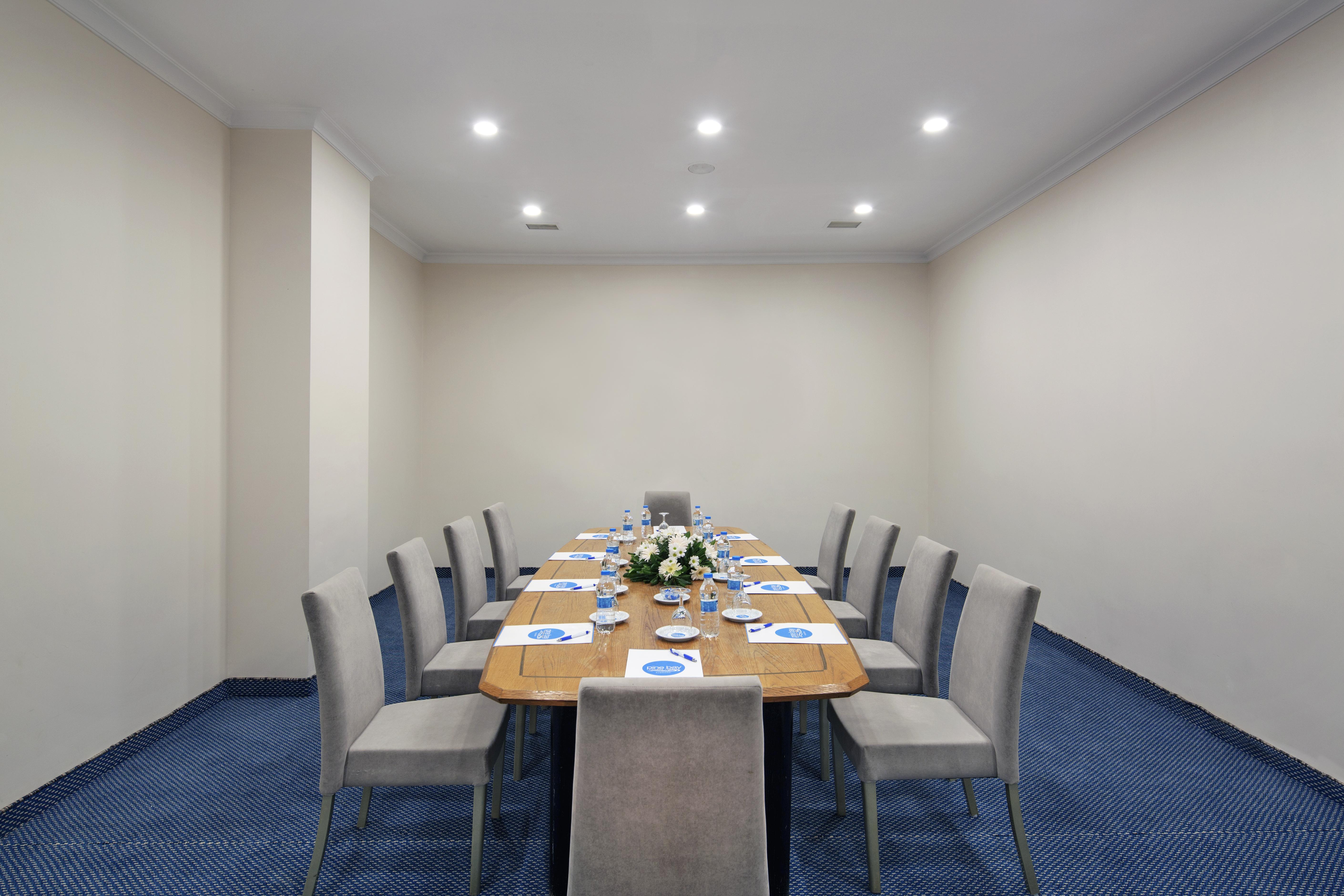 Pine Bay Holiday Resort Kusadası Exterior foto Meeting room