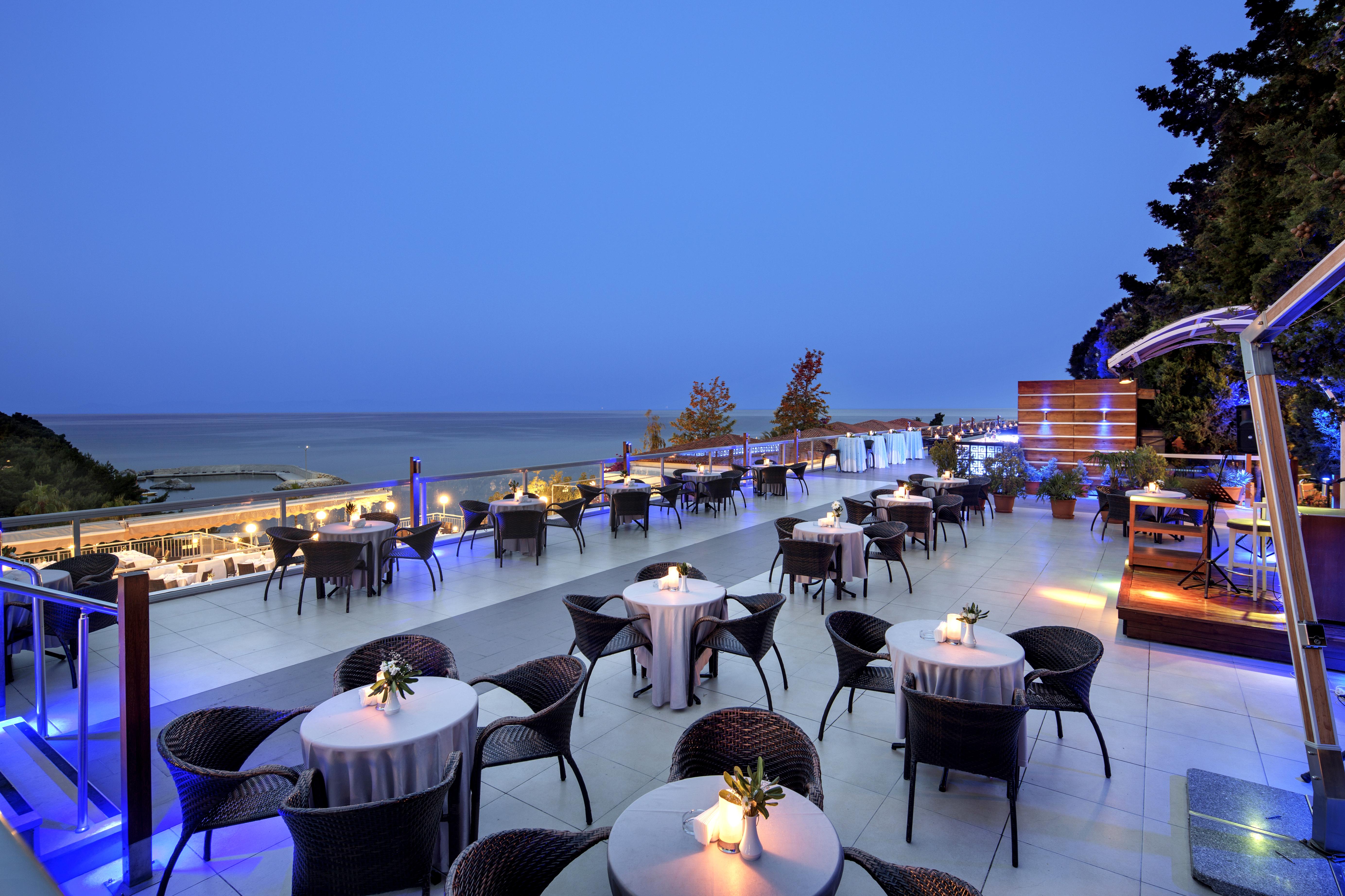 Pine Bay Holiday Resort Kusadası Exterior foto The Sky Bar