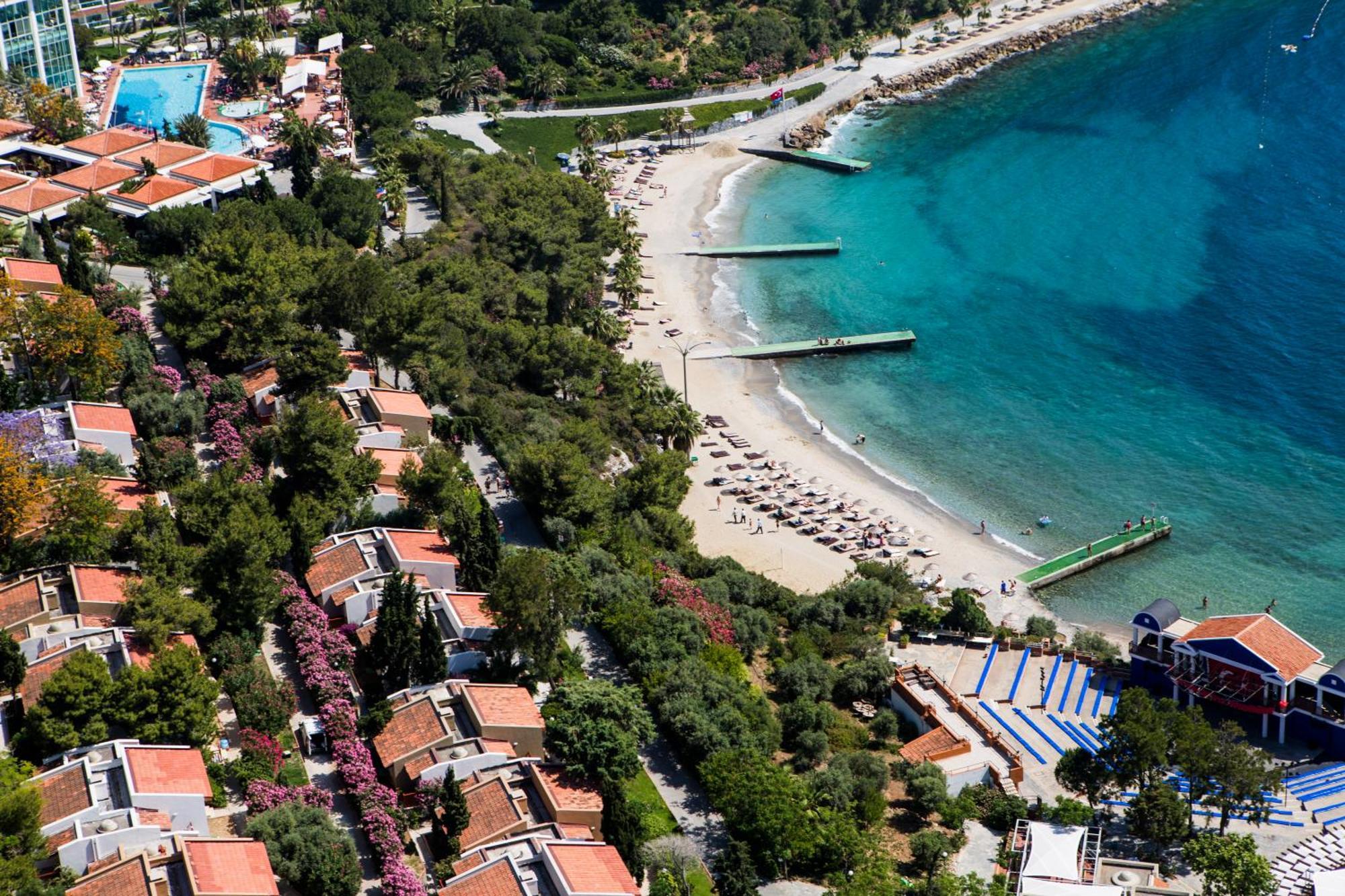 Pine Bay Holiday Resort Kusadası Exterior foto Aerial view of the resort