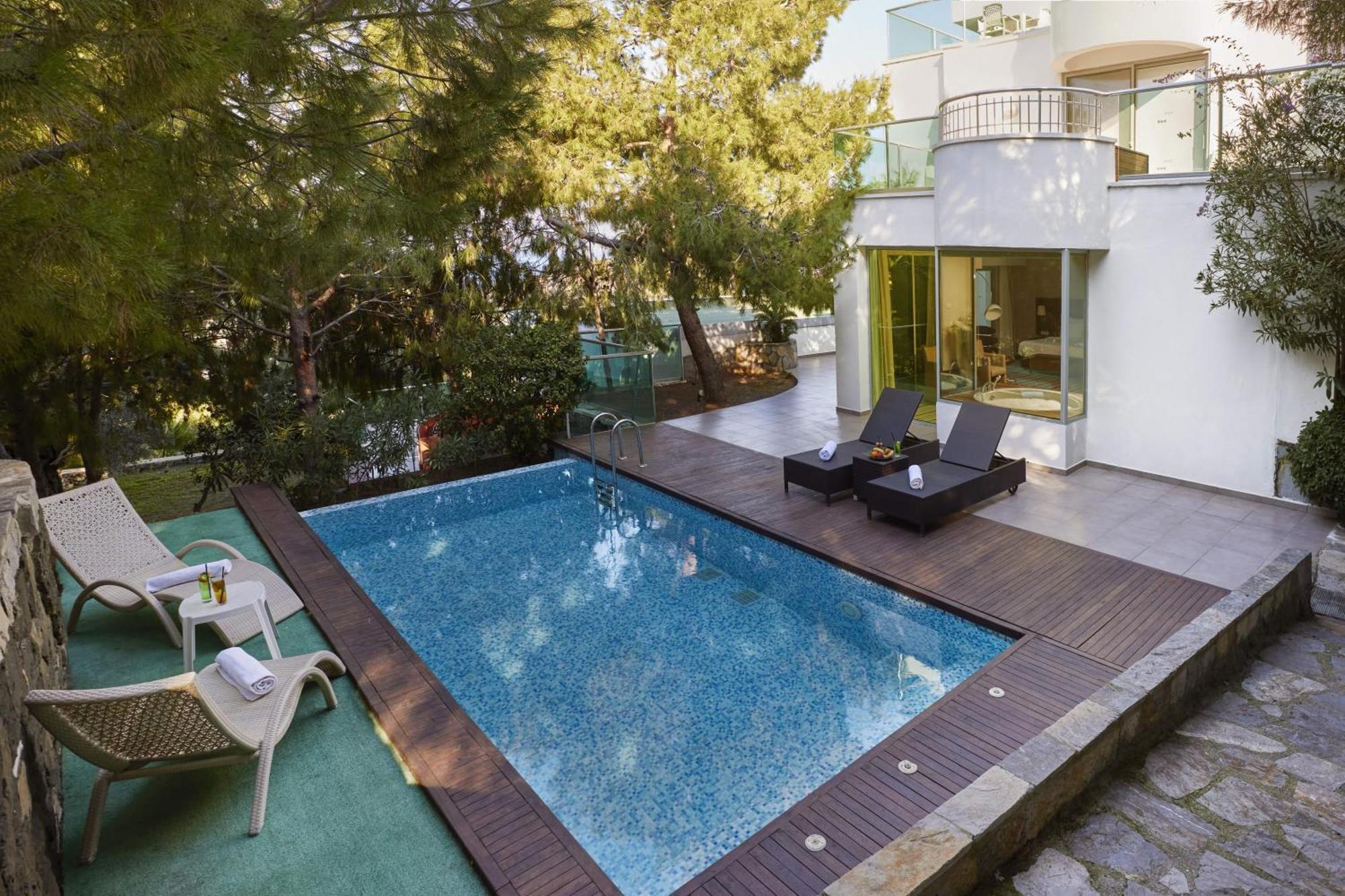 Pine Bay Holiday Resort Kusadası Quarto foto A private pool at a hotel
